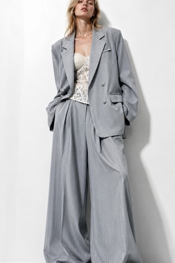 EC13657-GRIS