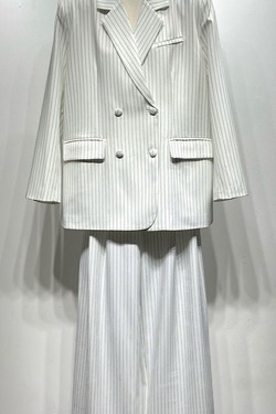 EC13657-GRIS