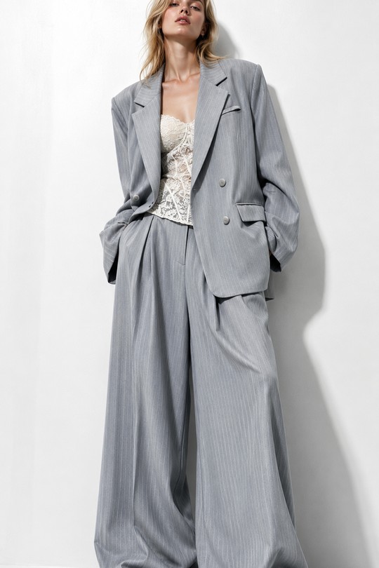 EC13657-GRIS