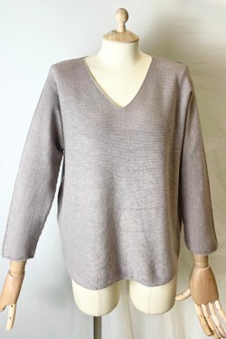 580 PETITE PULL-OVER V NECK-BEIGE