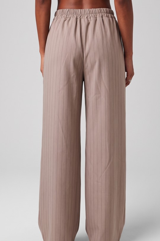 p018-01-TAUPE