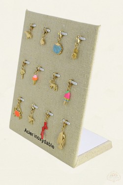 701-11 Lot 12 pendentifs en acier inoxydable doré avec présentoir-MULTICOULEUR