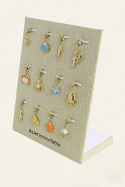703-11Lot 12 pendentifs marins en acier inoxydable doré avec présentoir-MULTICOULEUR