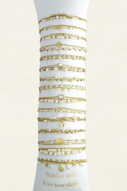 3619-10 Lot de 15 bracelets 3 rangs en acier inoxydable doré avec perle d'eau douce, perles et autres matériaux-BLANC