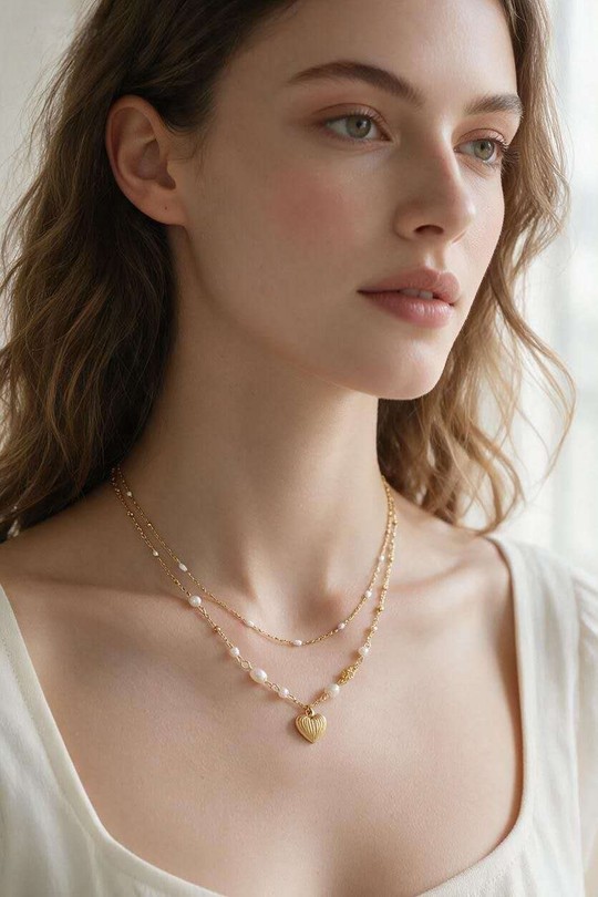 A1126N-10 Collier 2 rangs en acier inoxydable, perles d'eau douce, chaîne émaillée et pendentif cœur-BLANC