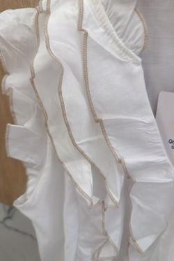 Q028-BLANC
