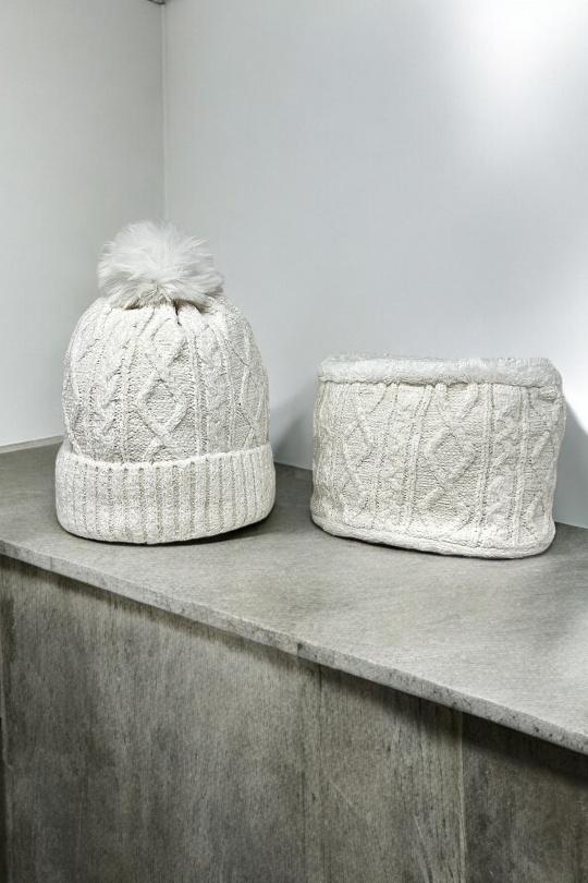 D229-F VELOURS BEANIE