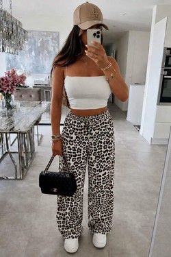 689leo-ROSE