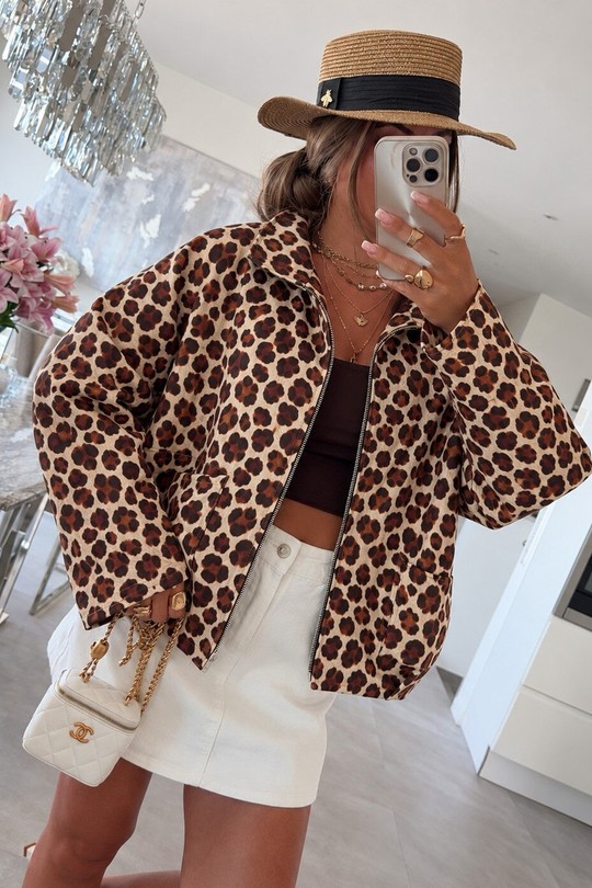 823LEO-CAMEL