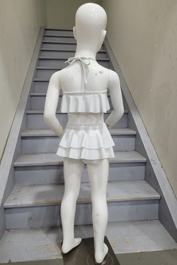 18F147-BLANC