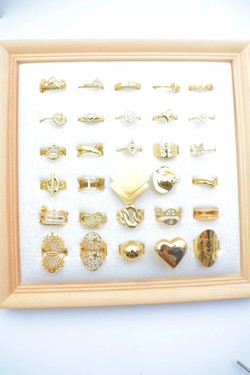 PRESENTOIR-BAGUE30-04-DORÉ