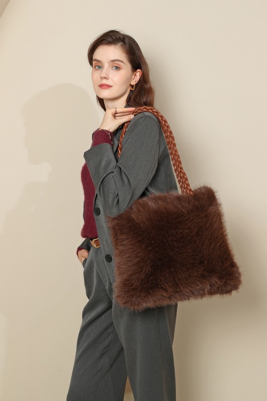 1685823-MARRON
