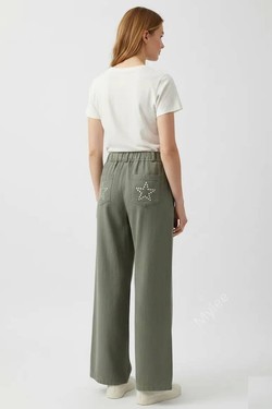 7627_PaECloutees-BLANC