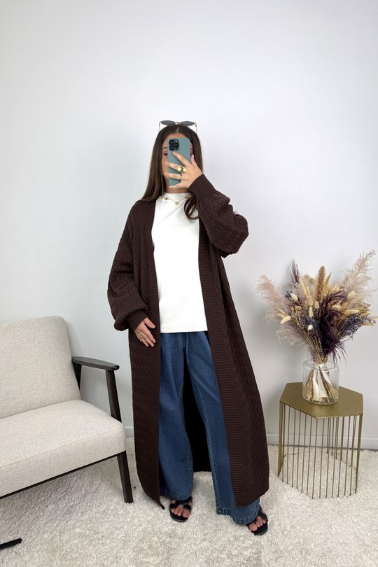 AJ303 Gilet Camélia – Maille torsadée longue-MARRON FONCÉ