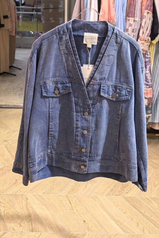 holla veste