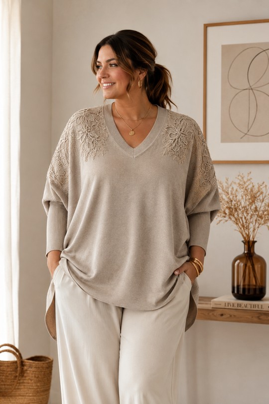 pom 716 Pull Oversize Col V – Détails Floraux en Relief-BEIGE